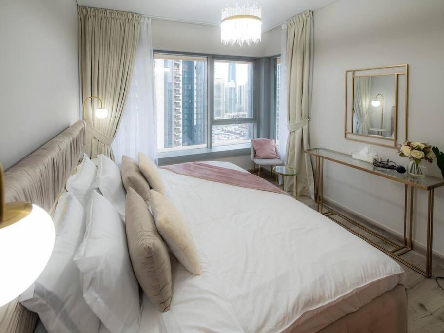 First Class 2Br With Full Burj Khalifa And Fountain View Dubai Ngoại thất bức ảnh